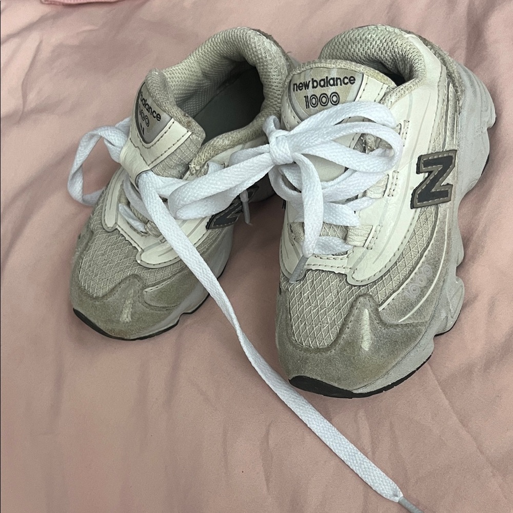New Balance Kids 1000 Sneaker in White and Light Gray